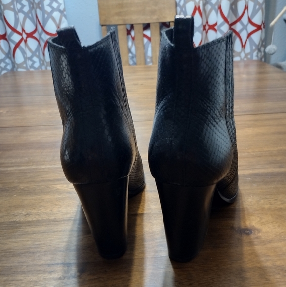 Marc Fisher LTD black pebble Chelsea boots - Picture 4 of 6